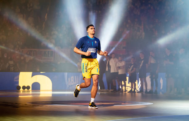 在贺词中强 在贺词中强